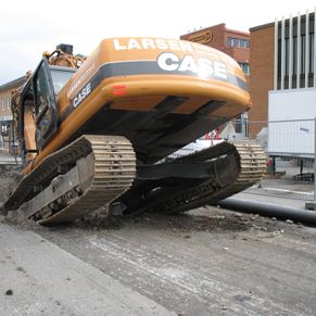 Gravearbeid i Hammerfest sentrum med Larsen Maskin & Transport AS